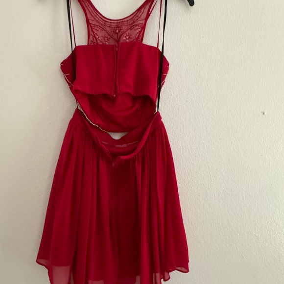 Homecoming dress two piece. Like new. Size 2 w 26 - Picture 2 of 2